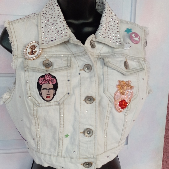 💝Kawaii princess cropped light wash ooak vest! Sparkles & pearls PRICE FIRM - Picture 13 of 16